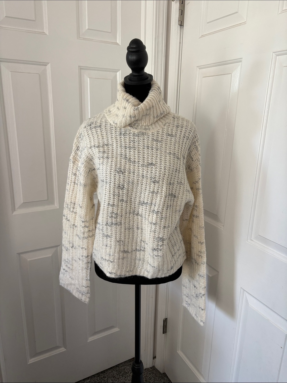 Reitmans Cream Speckled Turtleneck Sweater